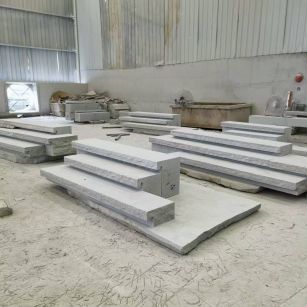 佳木斯 整石台阶（大面火烧+侧面自然面），出货前厂内拼装