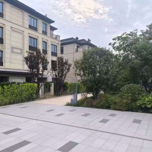 佳木斯 芝麻白与芝麻白搭配铺装，尺寸1200*600