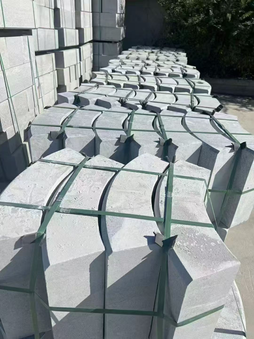 佳木斯 芝麻灰弧形路沿石