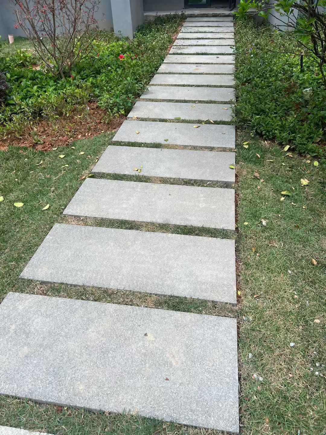 佳木斯 芝麻黑小区踏步、汀步石铺装效果